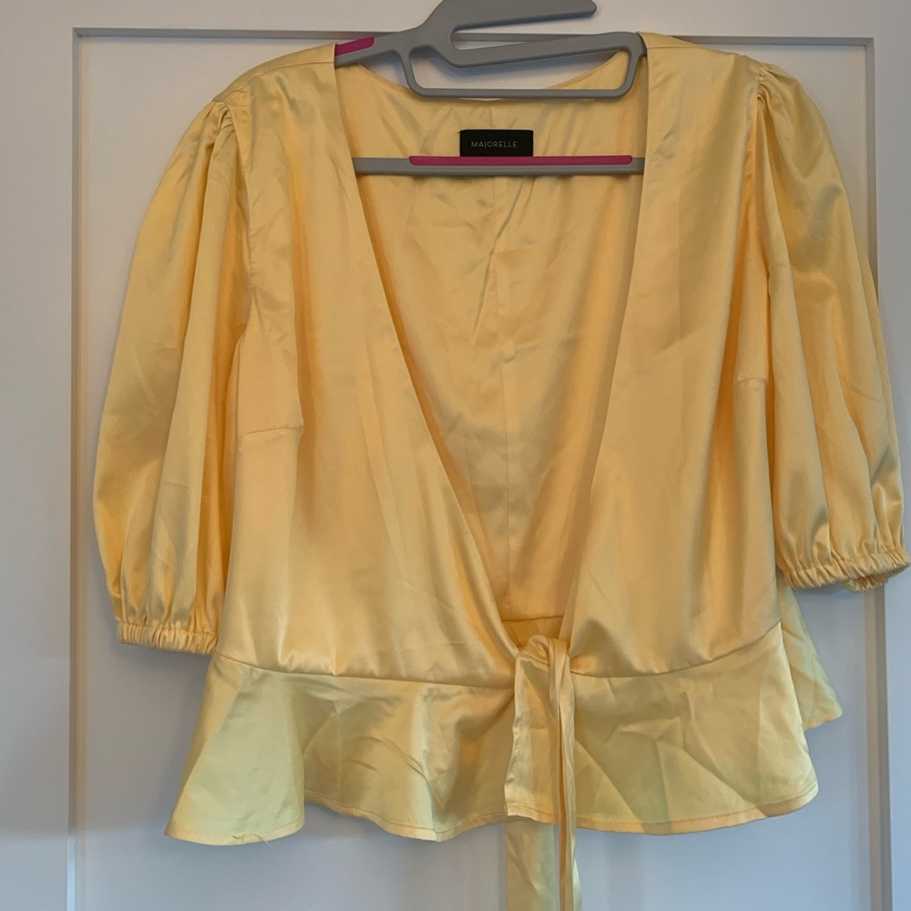 Yellow revolve top - Picture 2 of 2